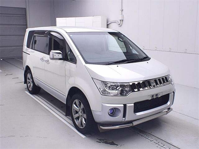MITSUBISHI DELICA D5