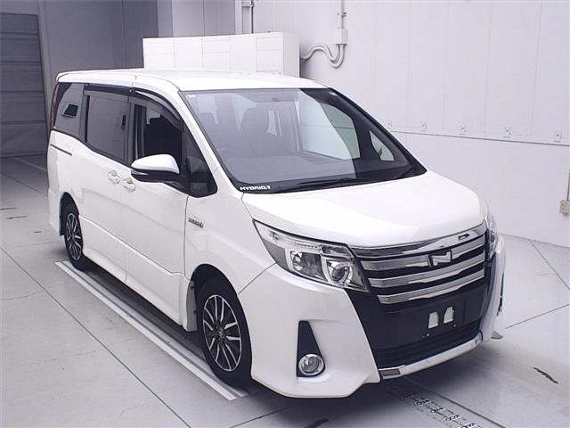 TOYOTA NOAH