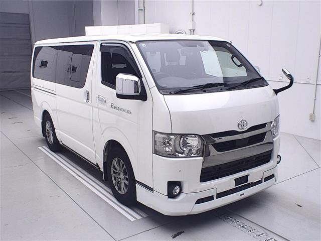 TOYOTA HIACE VAN