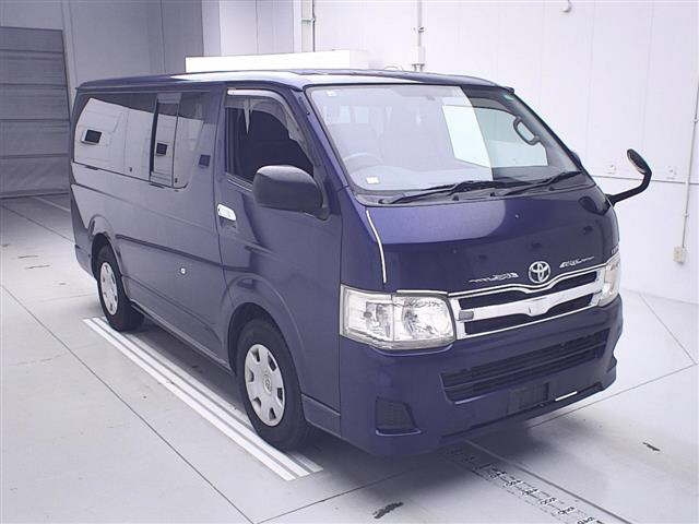 TOYOTA REGIUS ACE VAN