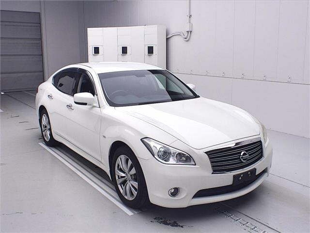 NISSAN FUGA