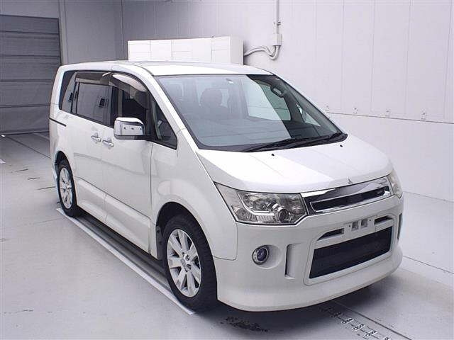 MITSUBISHI DELICA D5