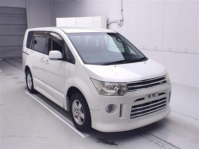 MITSUBISHI DELICA D5