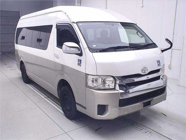 TOYOTA HIACE