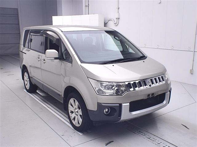 MITSUBISHI DELICA D5