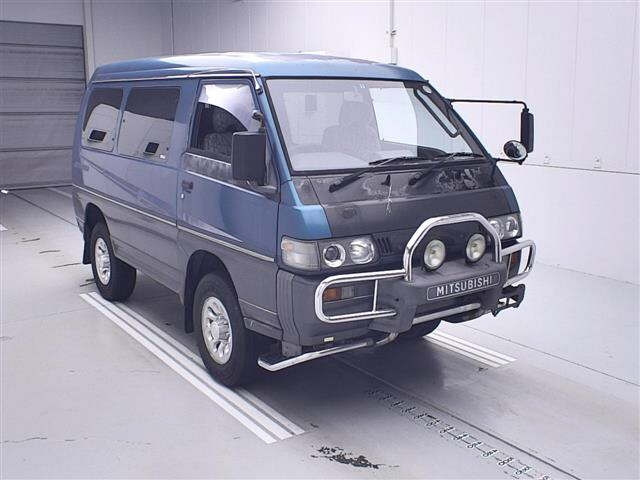 MITSUBISHI DELICA WAGON