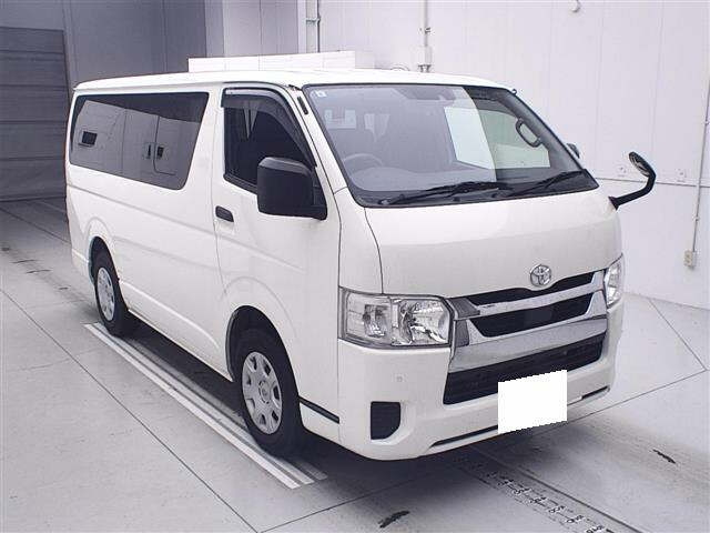 TOYOTA HIACE VAN
