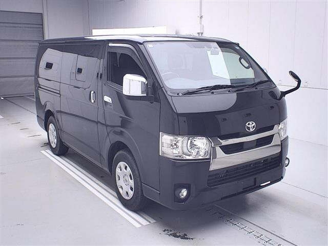 TOYOTA HIACE VAN