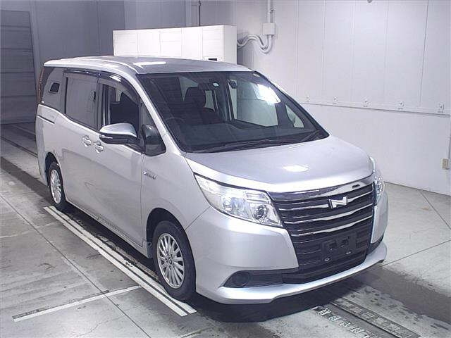 TOYOTA NOAH