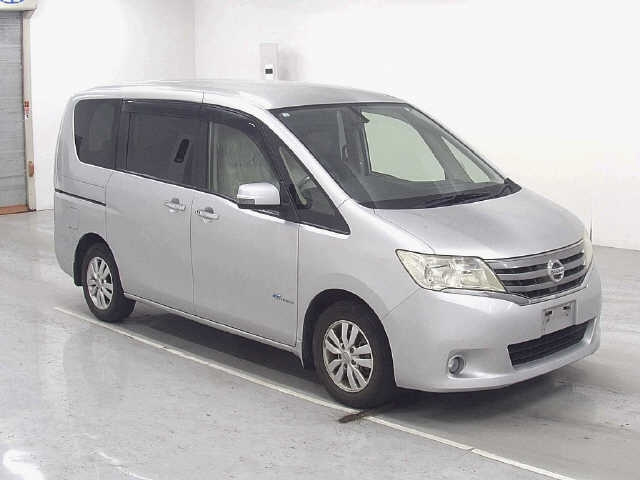 NISSAN SERENA