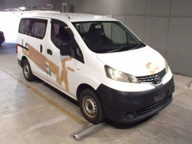 NISSAN NV200