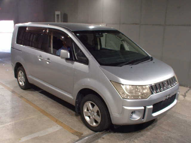 MITSUBISHI DELICA D5