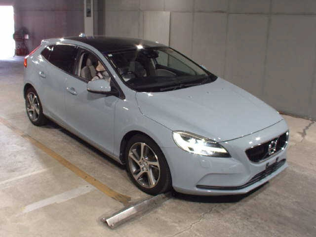 VOLVO V40