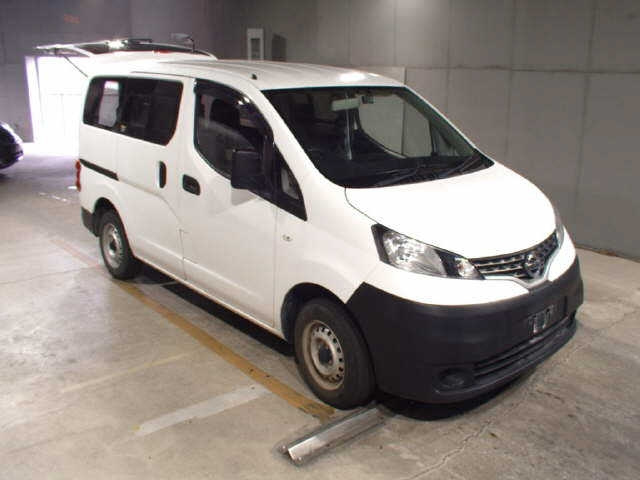 NISSAN NV200