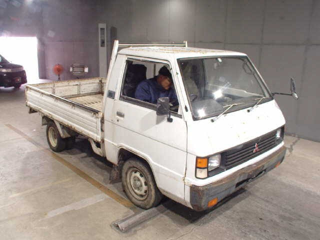 MITSUBISHI DELICA TRUCK