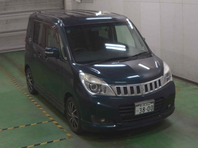 MITSUBISHI DELICA D2