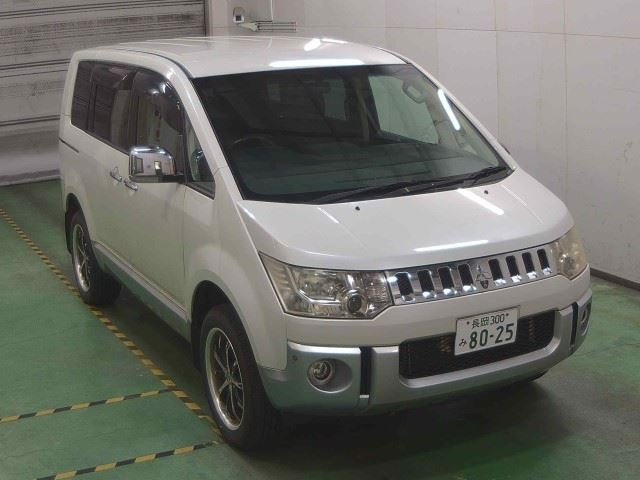 MITSUBISHI DELICA D5