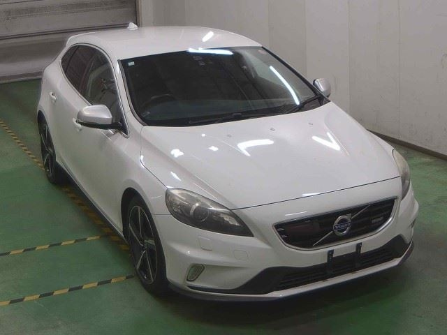 VOLVO V40