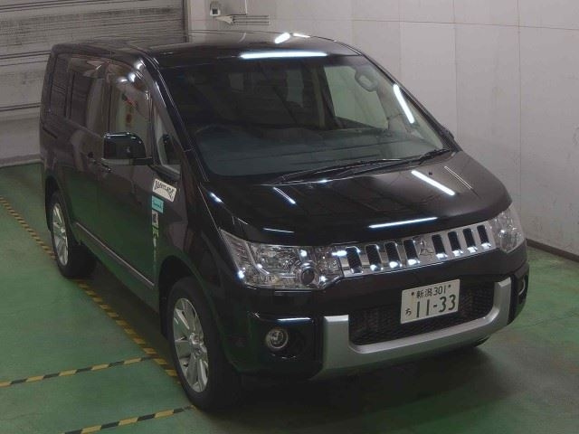 MITSUBISHI DELICA D5