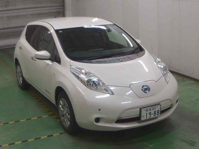 NISSAN LEAF