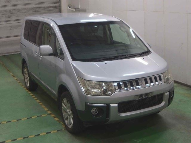 MITSUBISHI DELICA D5
