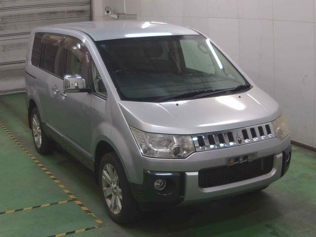 MITSUBISHI DELICA D5