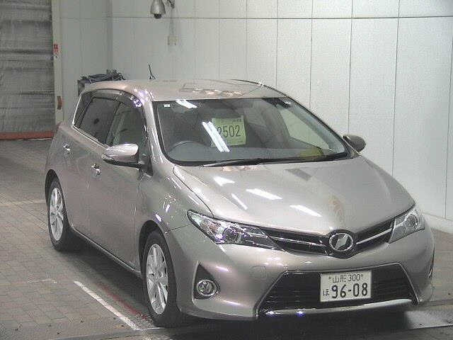 TOYOTA AURIS