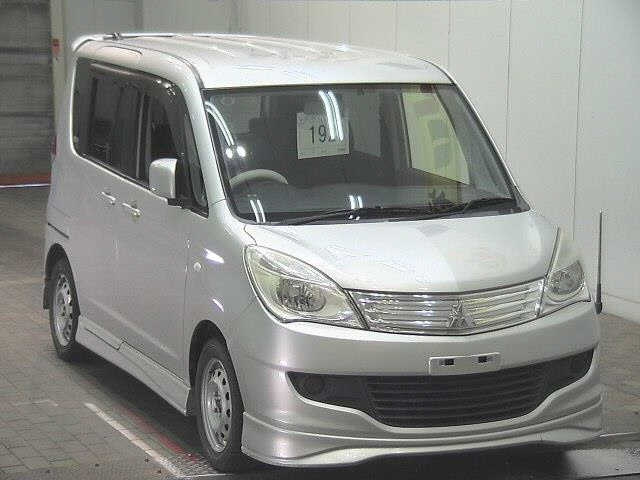 MITSUBISHI DELICA D2