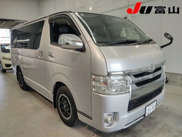 TOYOTA HIACE VAN