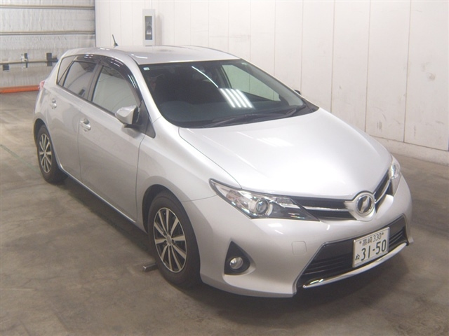 TOYOTA AURIS