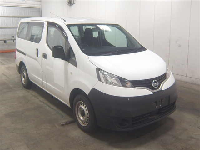 NISSAN NV200