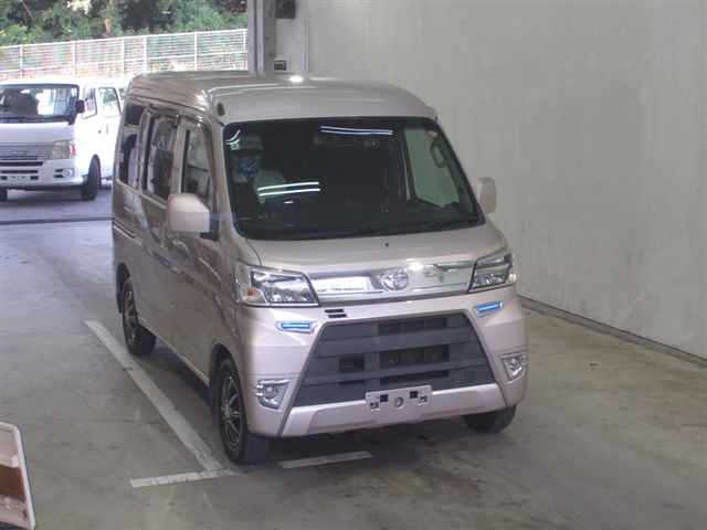 TOYOTA PIXIS VAN