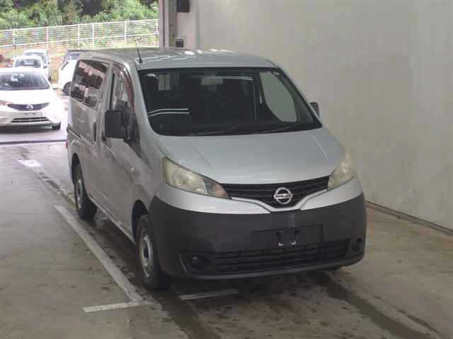 NISSAN NV200