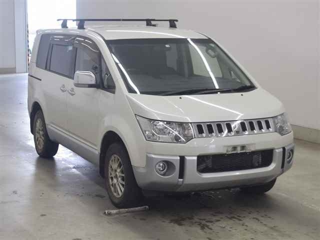 MITSUBISHI DELICA D5