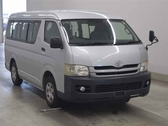 TOYOTA HIACE