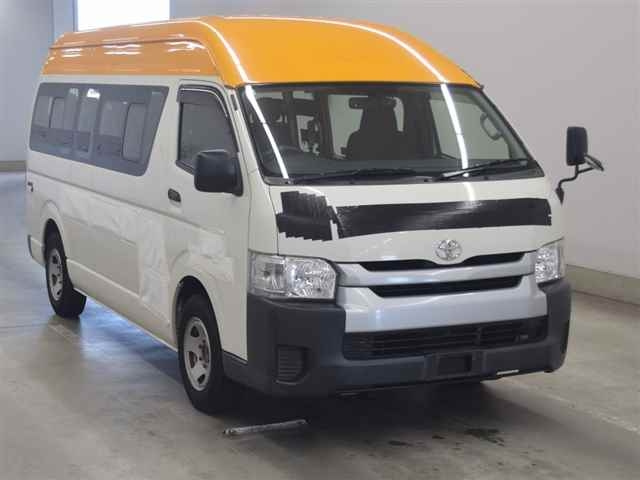 TOYOTA HIACE