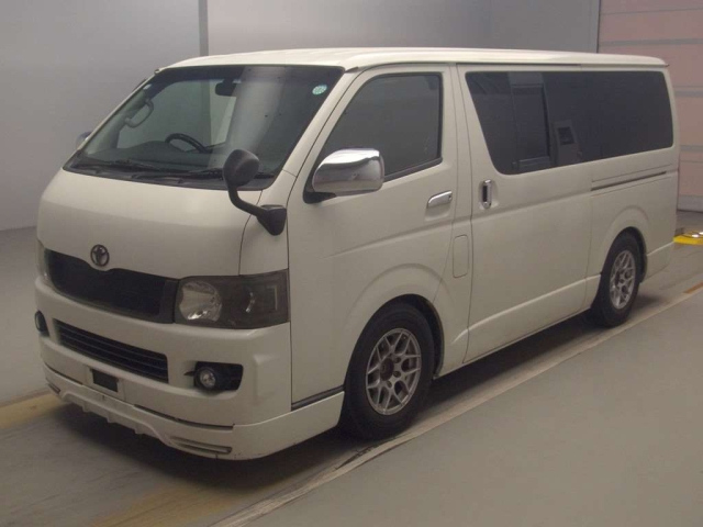TOYOTA HIACE VAN
