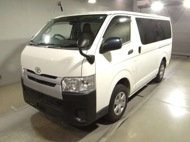 TOYOTA HIACE VAN
