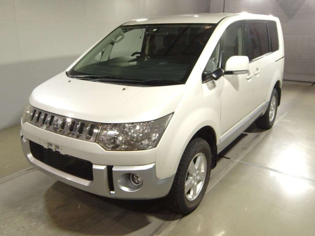 MITSUBISHI DELICA D5