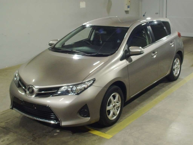 TOYOTA AURIS
