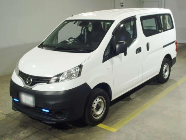 NISSAN NV200
