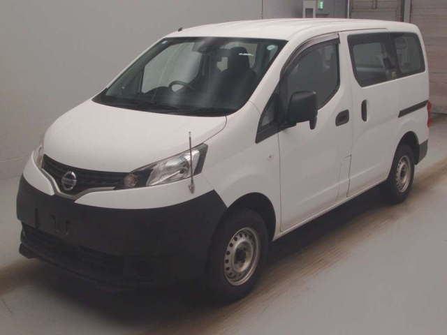 NISSAN NV200