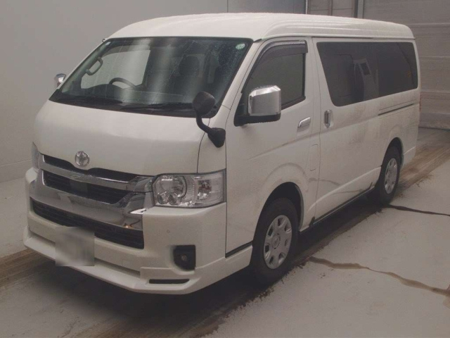 TOYOTA HIACE