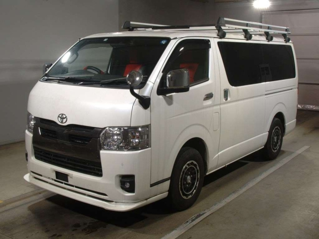 TOYOTA HIACE VAN