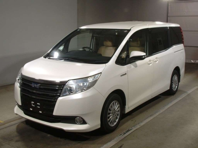 TOYOTA NOAH