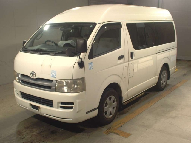 TOYOTA HIACE VAN