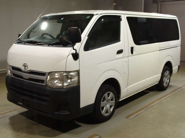 TOYOTA HIACE VAN