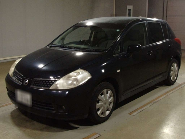 NISSAN TIIDA