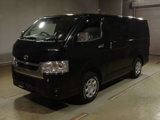 TOYOTA HIACE VAN