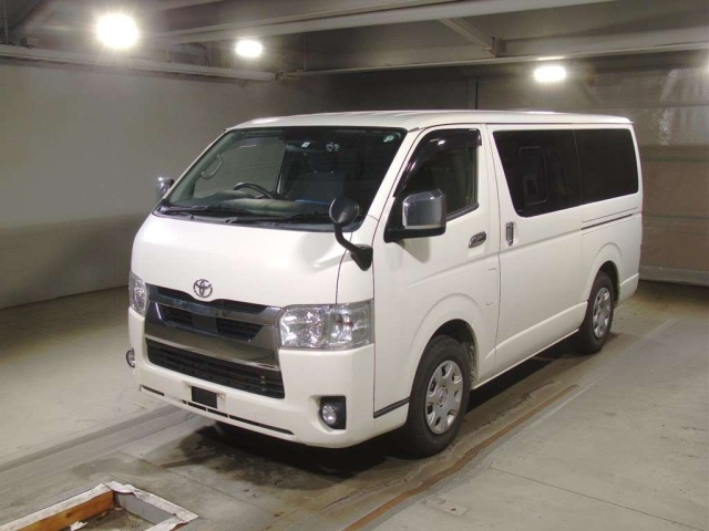 TOYOTA HIACE VAN